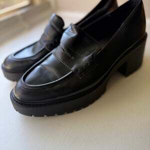 Universal Thread Women's Joelle Heeled Penny Loafers with Memory Foam Insole